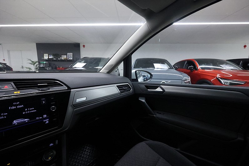 Volkswagen Touran 2.0 TDI 150hk R-Line 7 sits PDC LED MOMS
