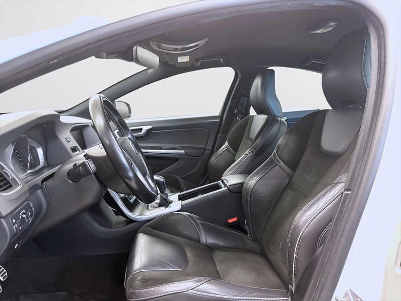 Volvo S60 T3 152hk Helg på Moberg! R-Design Värmare PDC