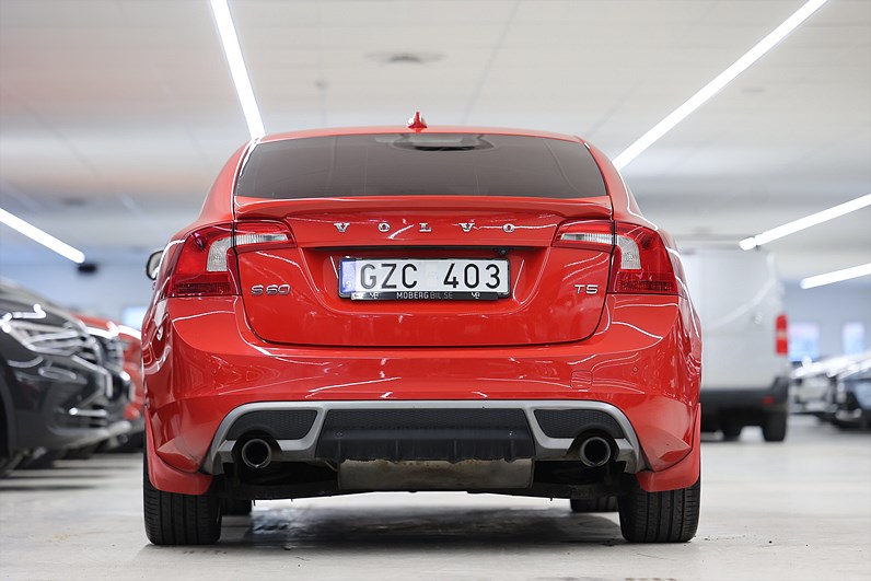 Volvo S60 T5 240hk R-Design Pano B-kamera Värmare