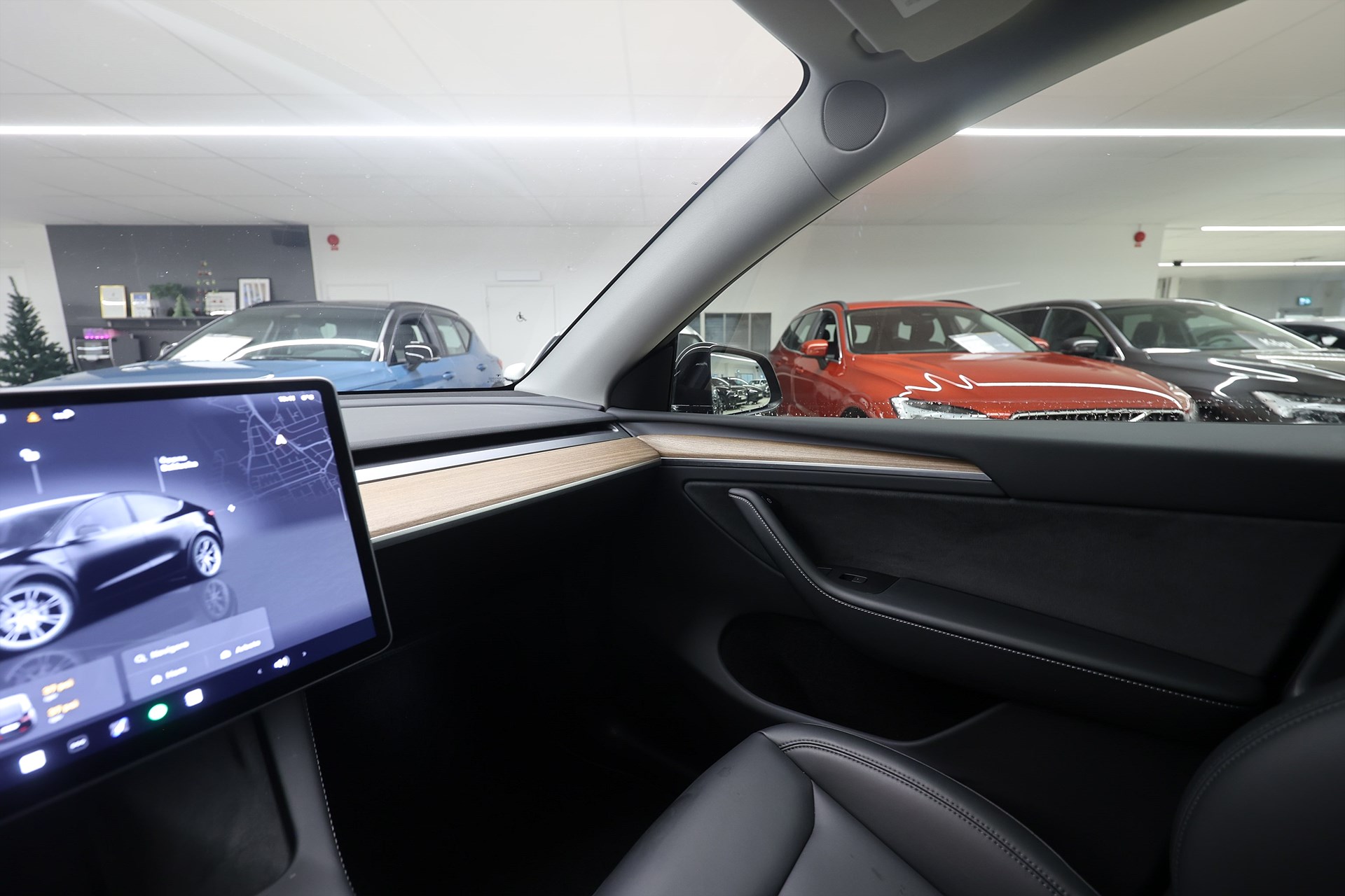 Tesla Model Y Long Range AWD 514hk AP Pano MOMS