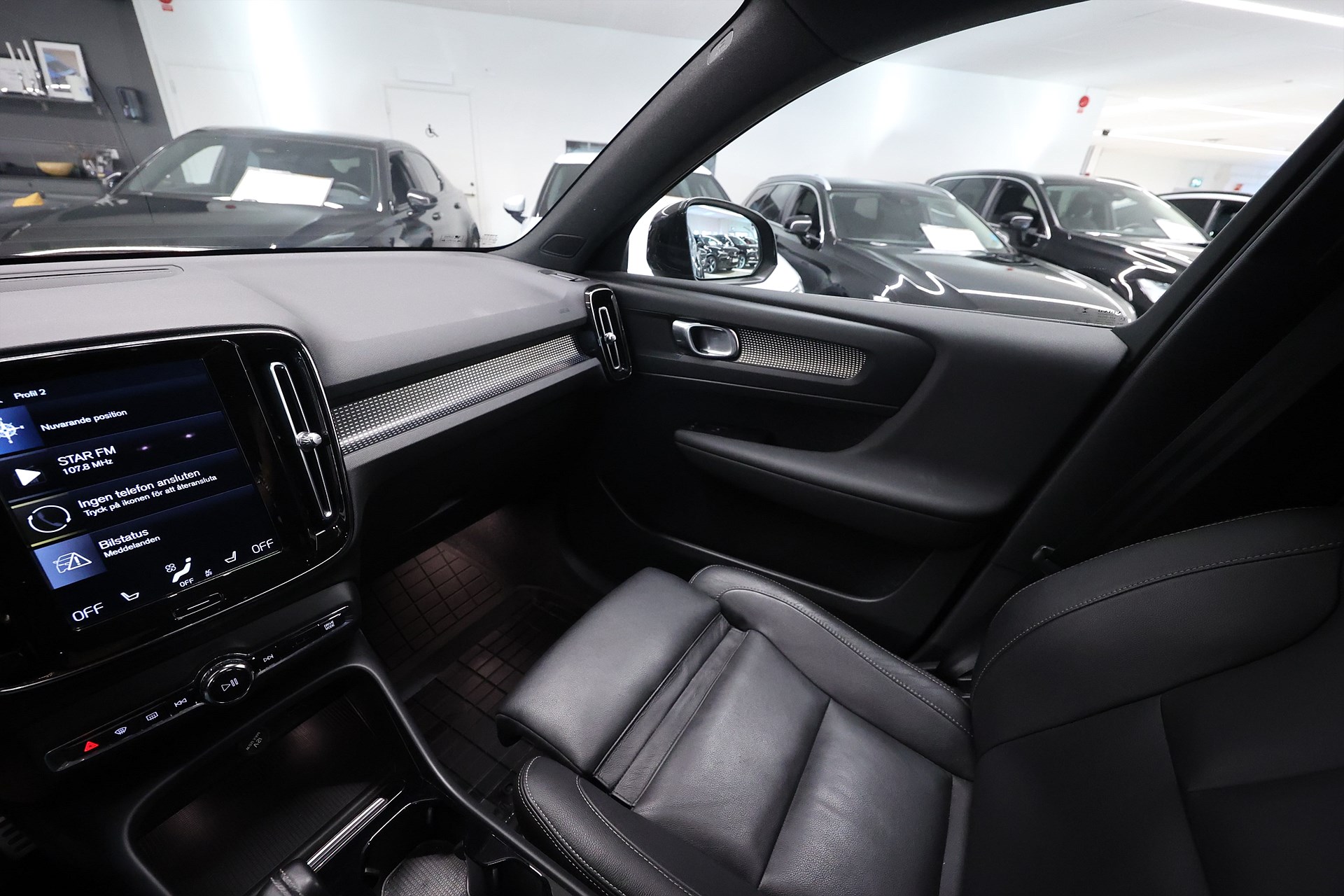 Volvo XC40 T2 129hk *Hjulkampanj!* R-Design Drag Navi VOC Keyless