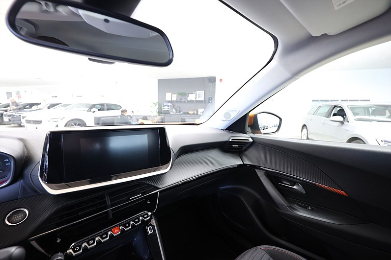 Peugeot e-2008 136hk Active Carplay Räckvidd 445km
