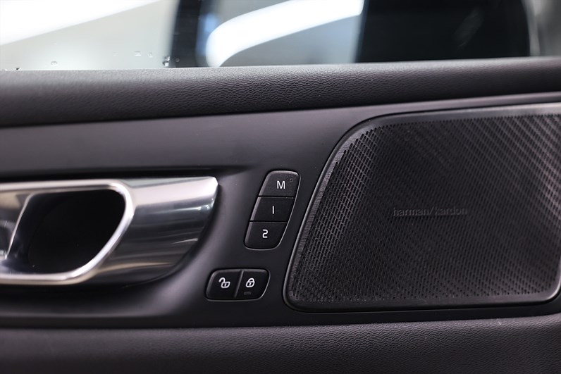 Volvo S60 T8 AWD 392hk *Kampanj!* R-Design HUD H/K 360