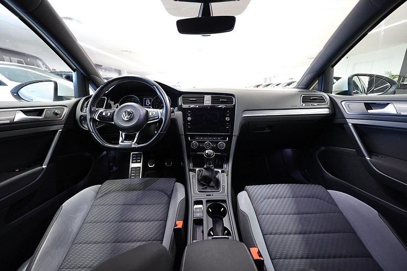 Volkswagen Golf 5-dörrar 1.5 TSI 150hk R Line CarPlay PDC