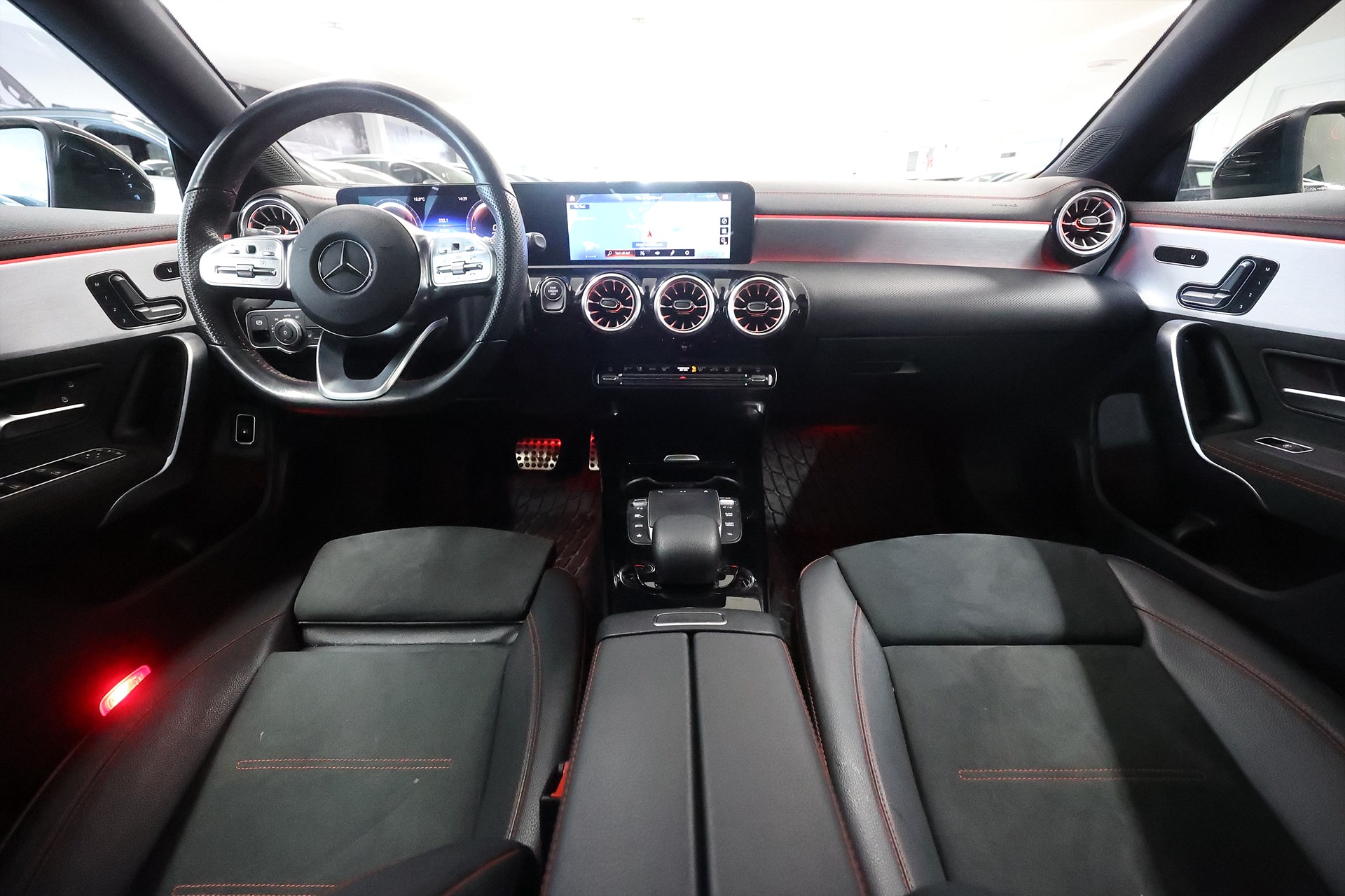 Mercedes-Benz CLA 250 e 218hk AMG Pano Värmare Widescreen