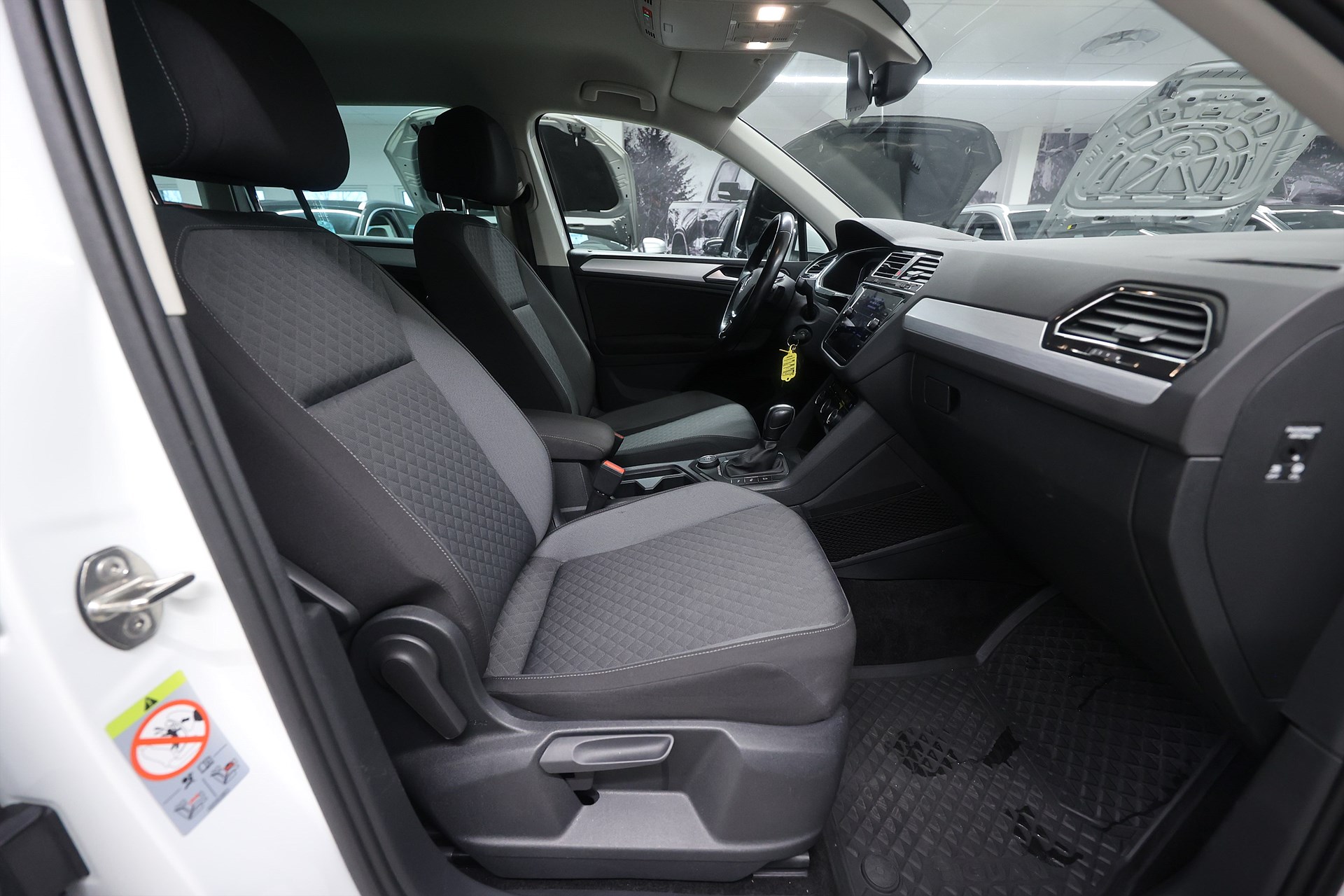 Volkswagen Tiguan 2.0 TSI 4M 190hk CarPlay B-Kamera Drag Värmare