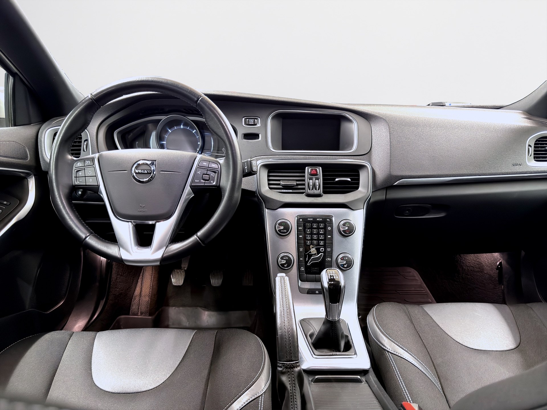 Volvo V40 D2 120hk Helg på Moberg! Business Advance Navi Värmare PDC