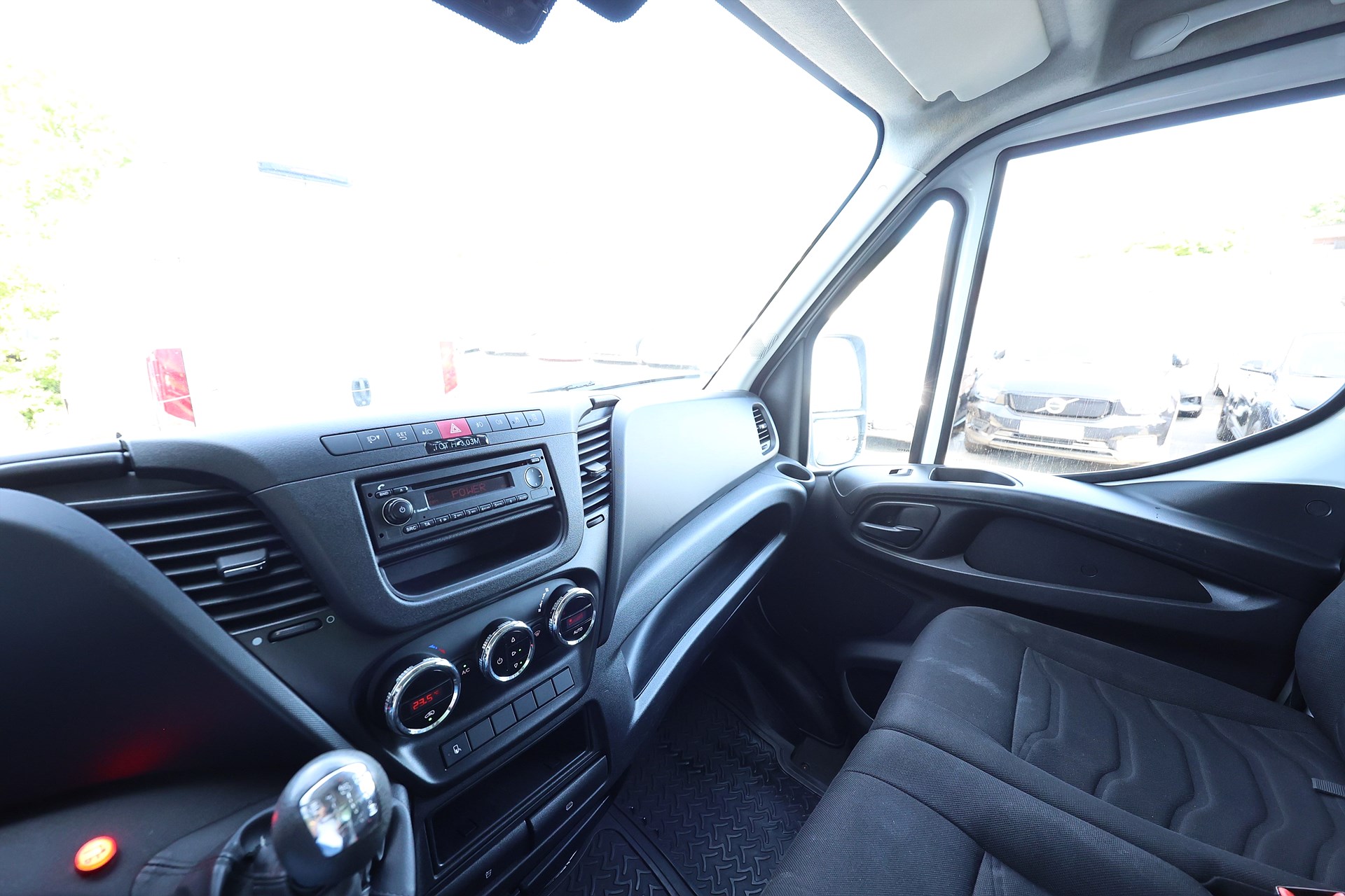 Iveco Daily 2.3 JTD 146hk Kylbil BG-Lyft Webasto LEASEBAR