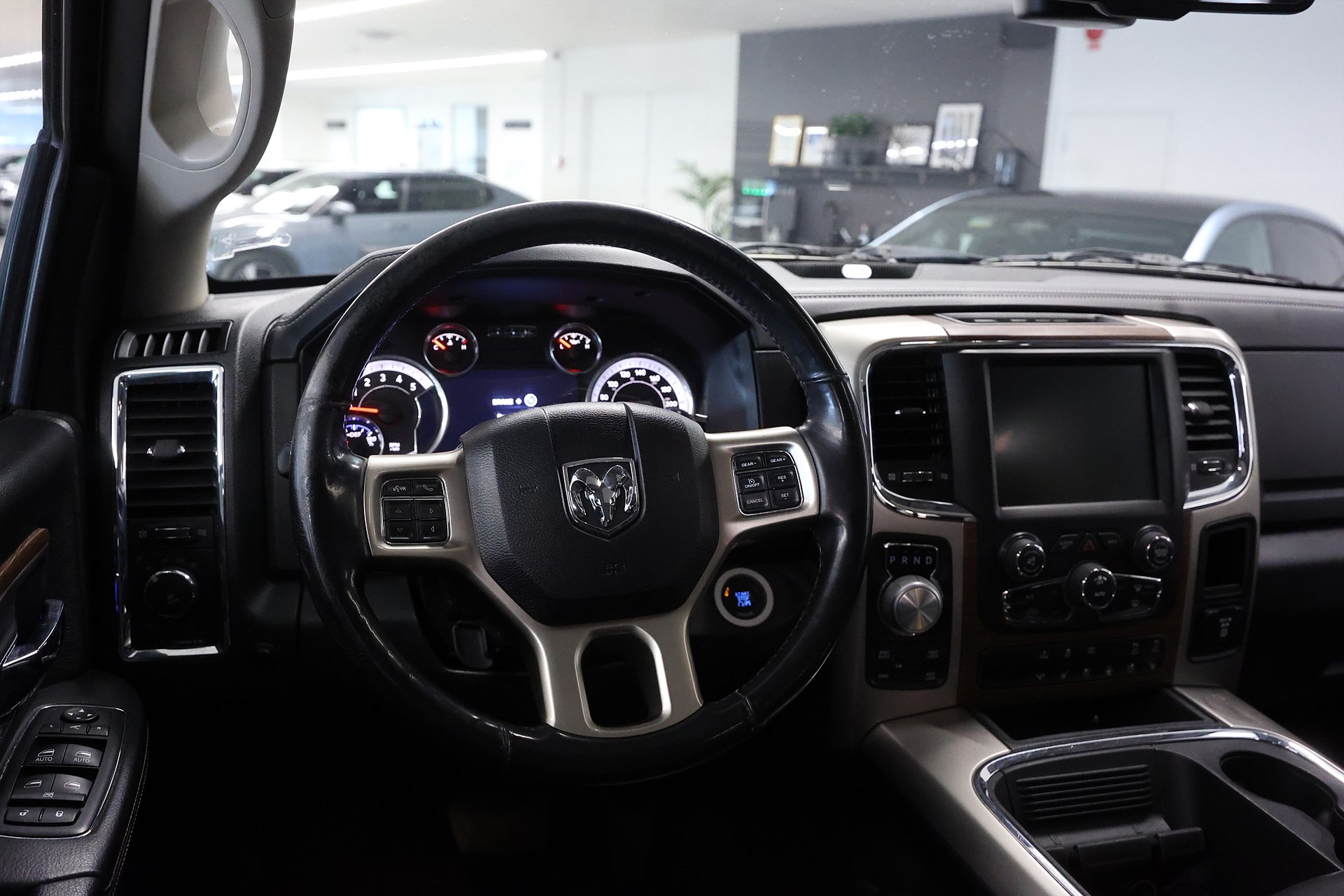 RAM 1500 3.0 V6 EcoDiesel 4x4 Laramie Flaklock Drag Luftfjädr MOMS