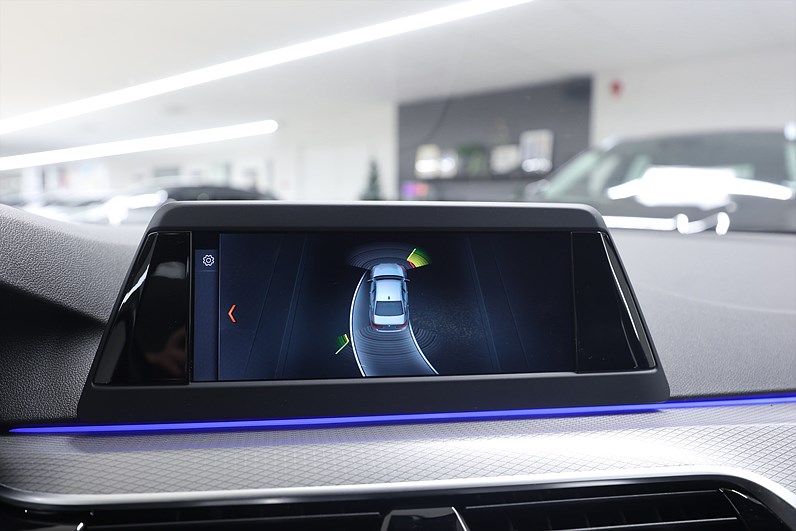 BMW 530i Sedan 252hk M Sport Shadow HiFi Drag