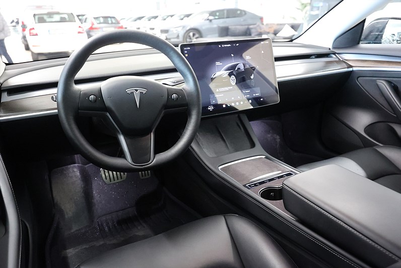 Tesla Model 3 Performance 513hk Pano AWD Navi PDC