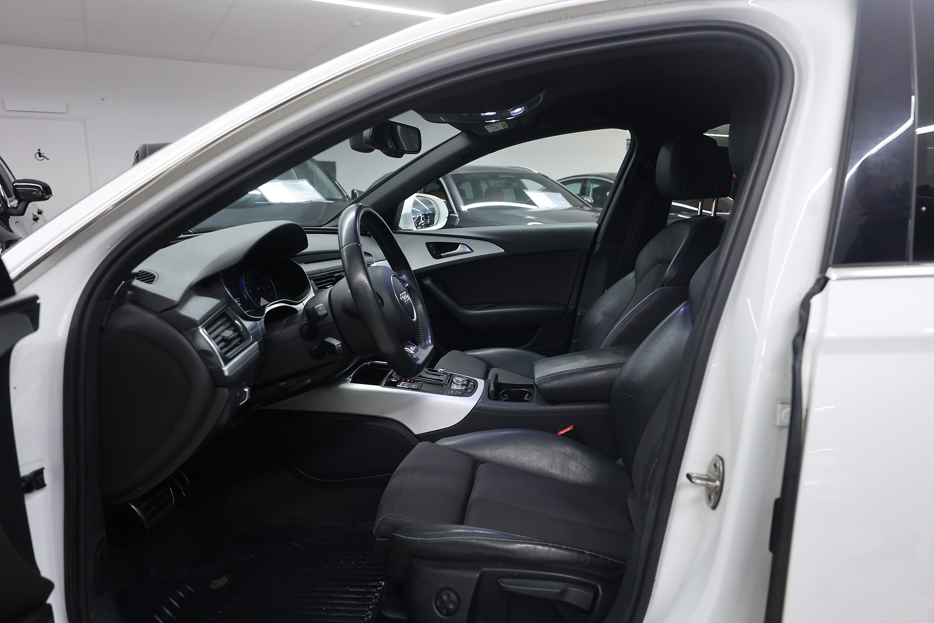 Audi A6 Avant 2.0 TDI Quattro 190hk S Line Drag Navi