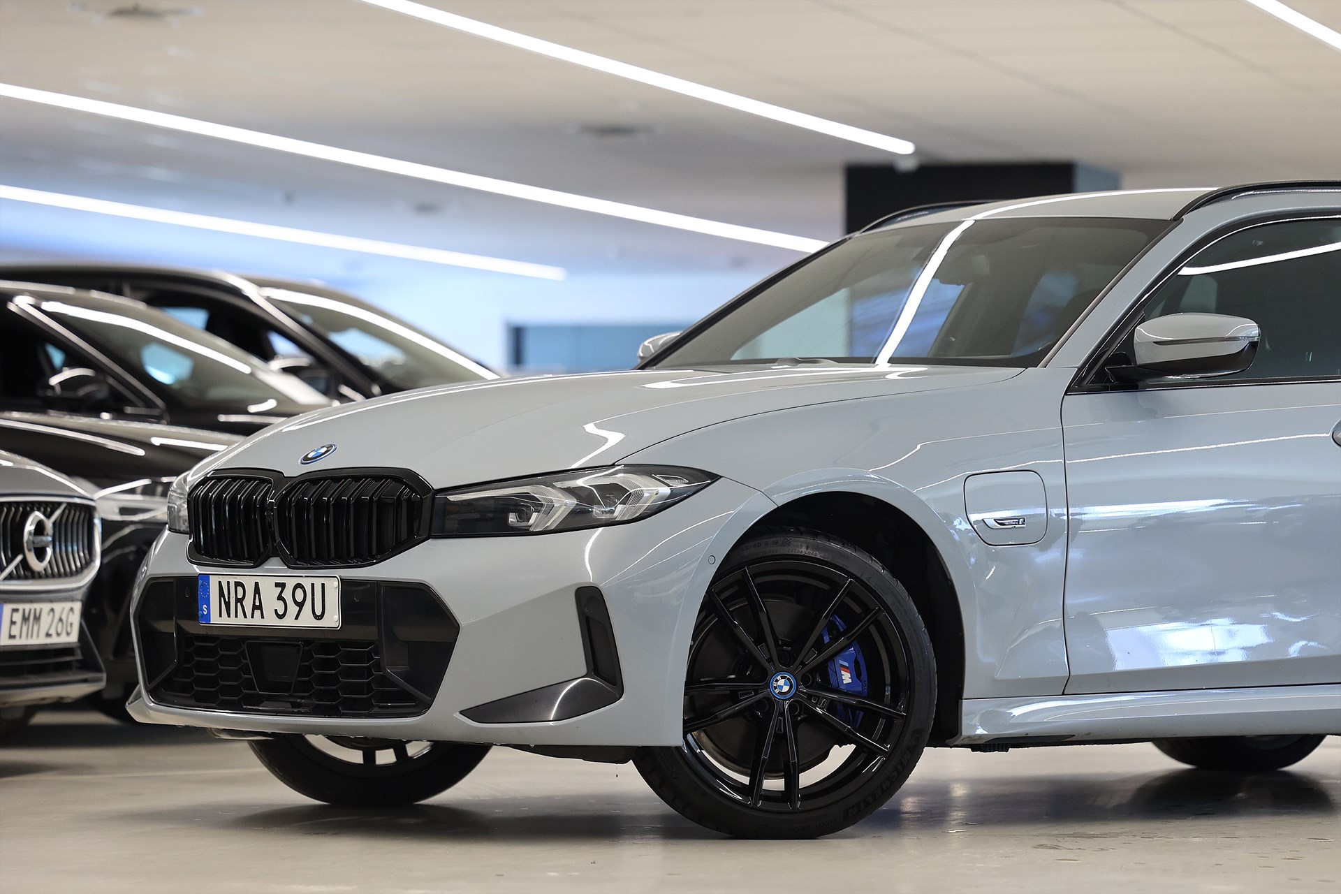 BMW 330e xDrive Touring M Sport Individual Shadow Line Drag Carplay