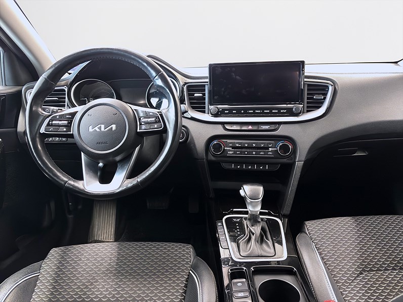 Kia Ceed SW Plug-in Hybrid 141hk Helg på Moberg! Advance B-Kamera Navi Keyless