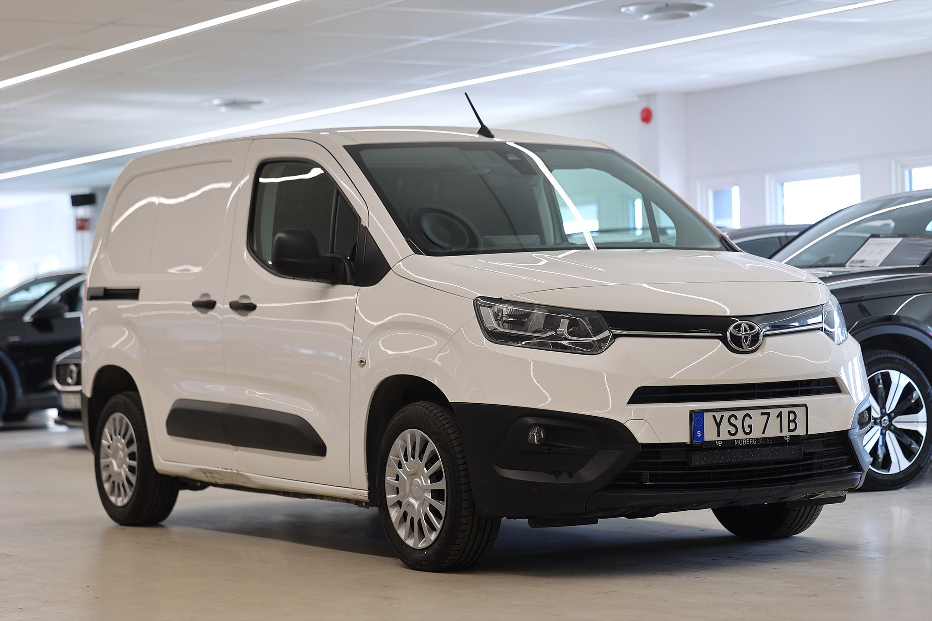 Toyota ProAce City 1.2 Turbo 130hk 3-Sits CarPlay PDC B-Kamera