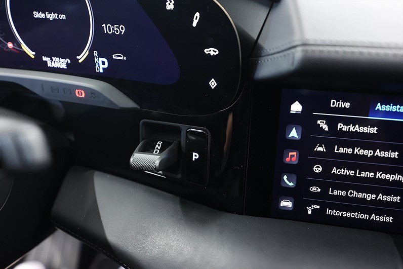 Porsche Taycan 4 Cross Turismo OffroadDesign Pano HUD BOSE 21