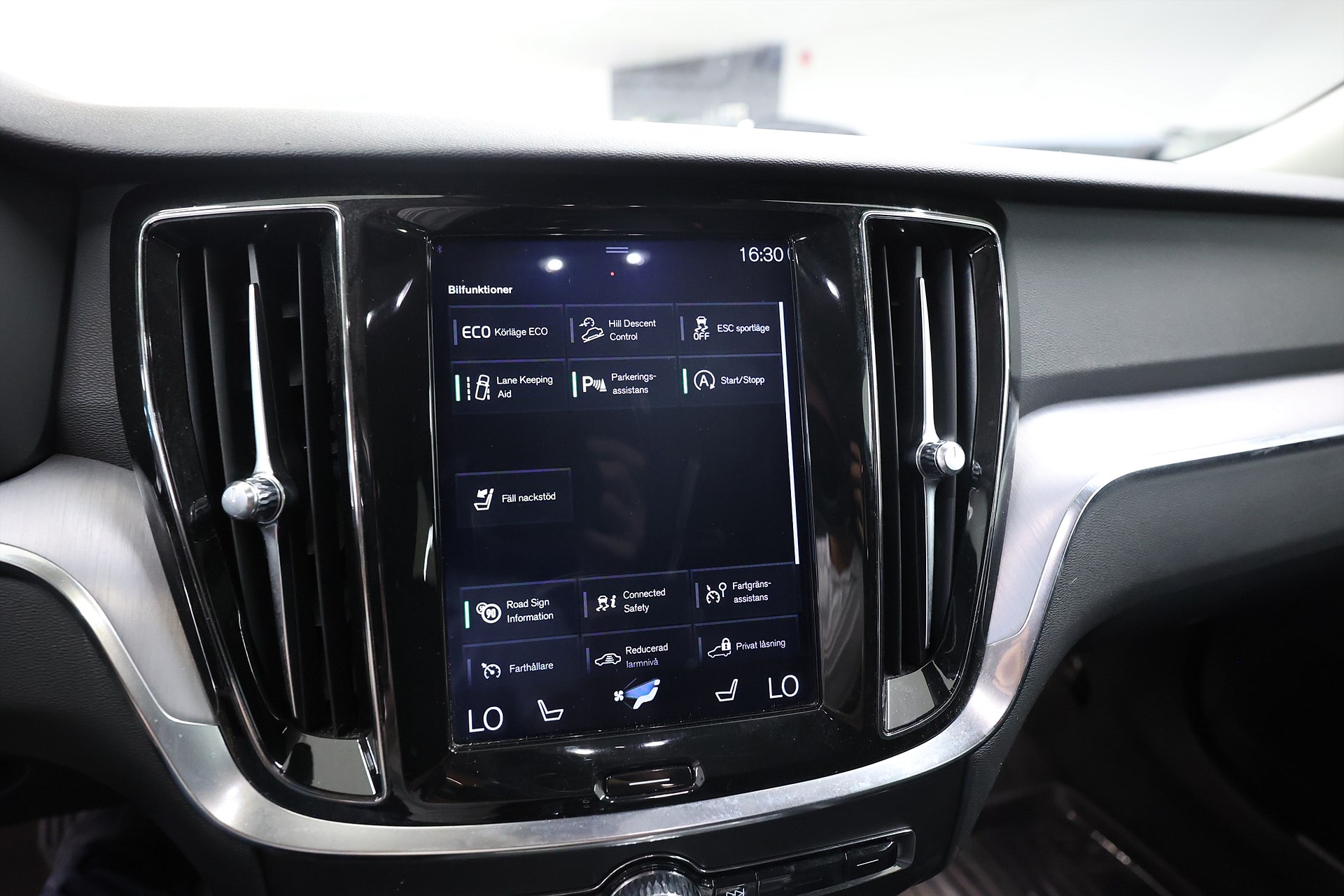 Volvo V60 Cross Country D4 AWD *Hjulkampanj!* Momentum Carplay