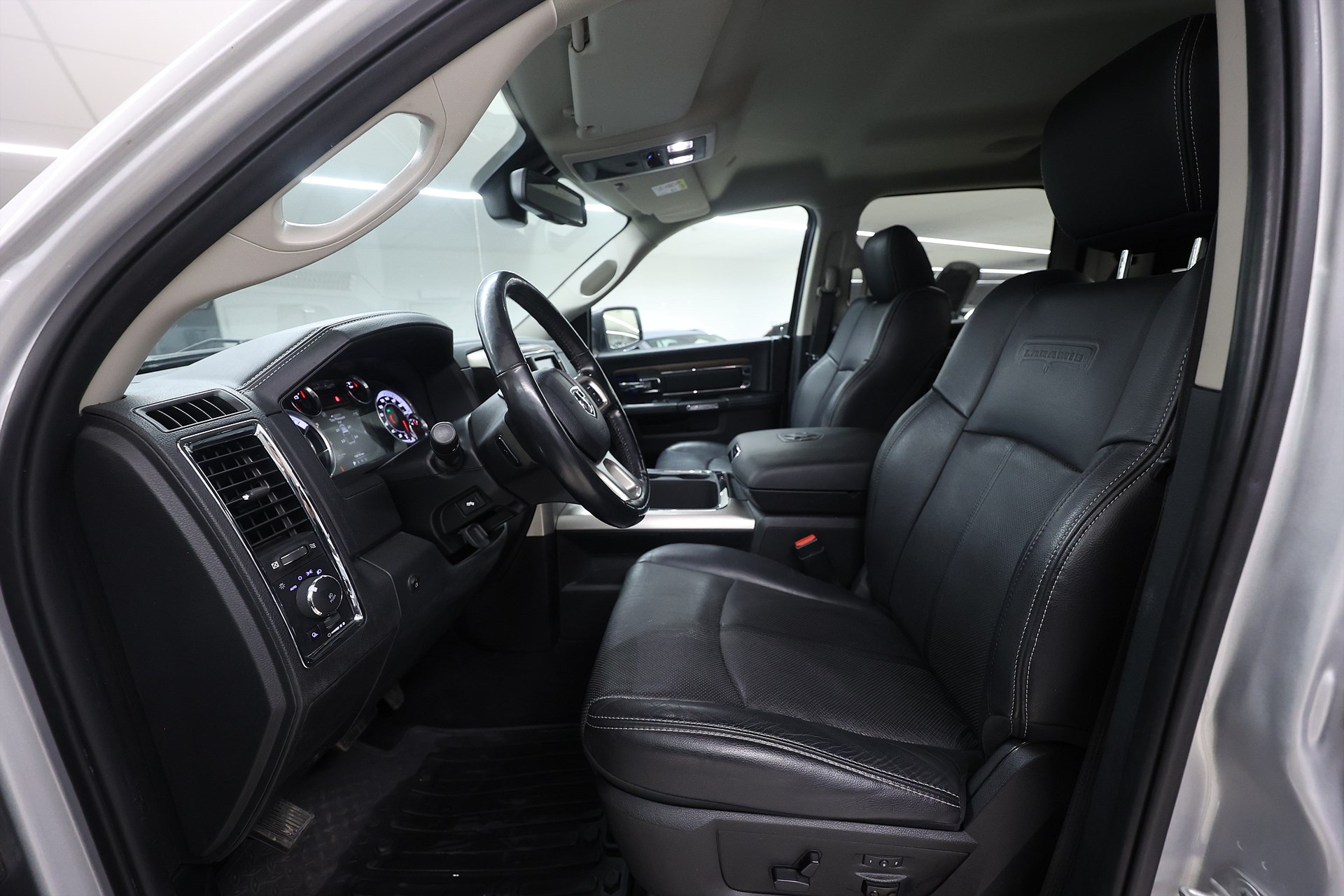 Dodge RAM 5.7 V8 4WD 401hk *Hjulkampanj!* Laramie RamBox MOMS