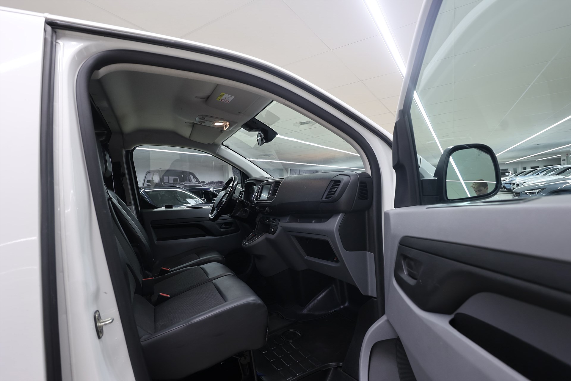 Peugeot e-Expert 75 136hk V-inrett B-kamera 3-Sits