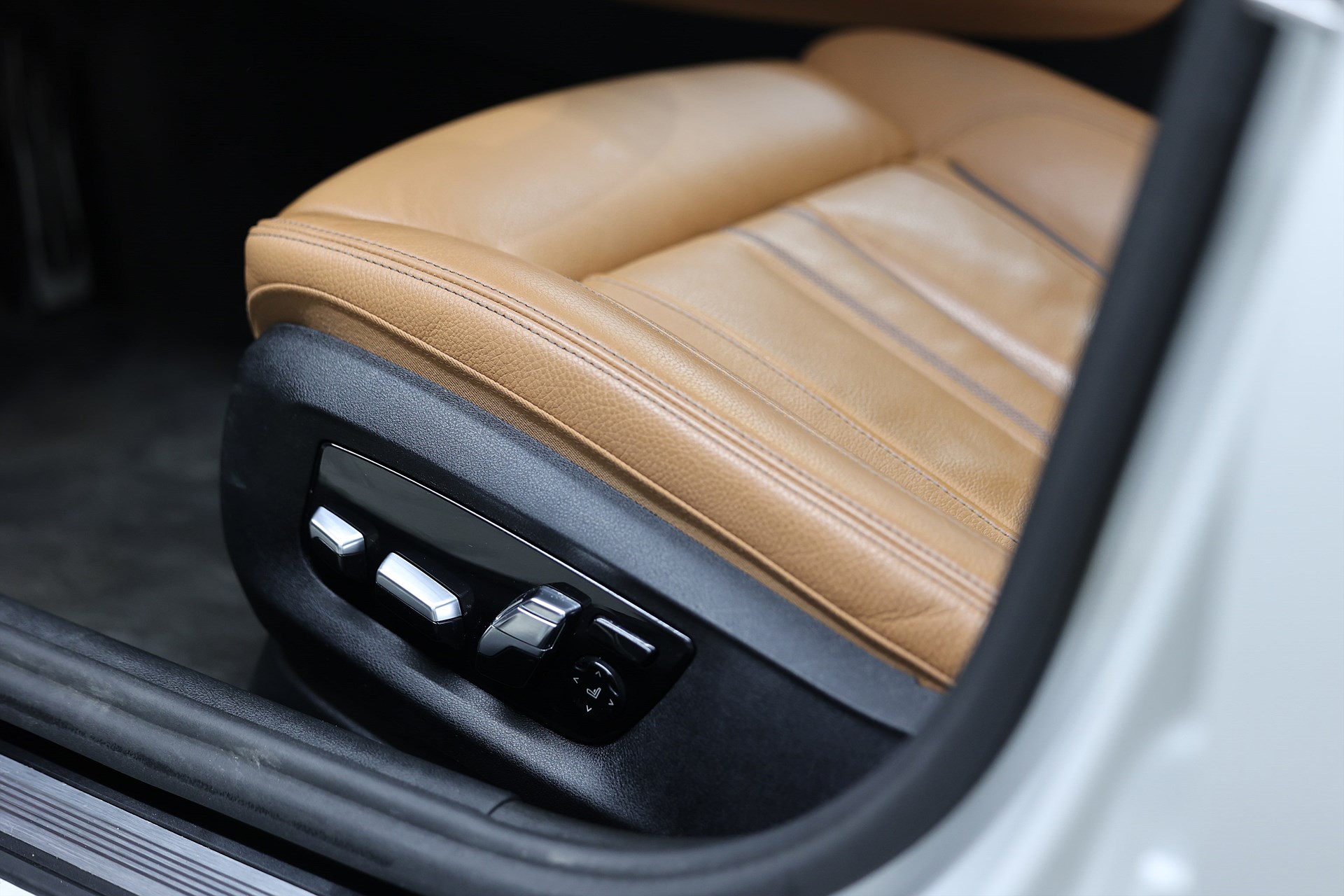 BMW 530e xDrive M-Sport B-Kamera HiFi Skinn Keyless Display key MOMS