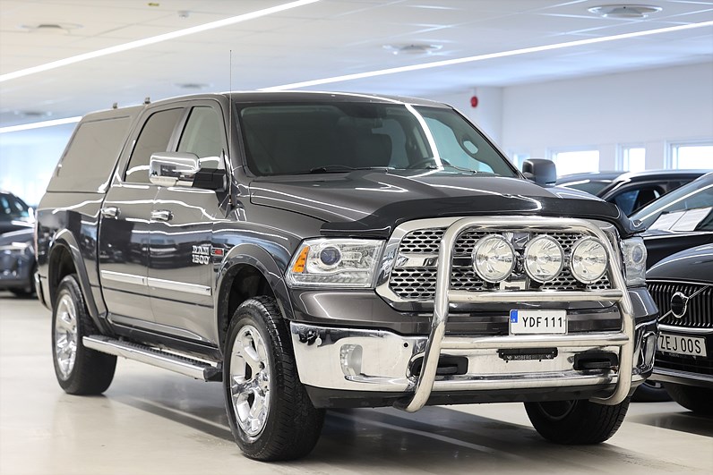 Dodge RAM 1500 3.0 V6 EcoDiesel 4x4 Laramie Kåpa Drag MOMS