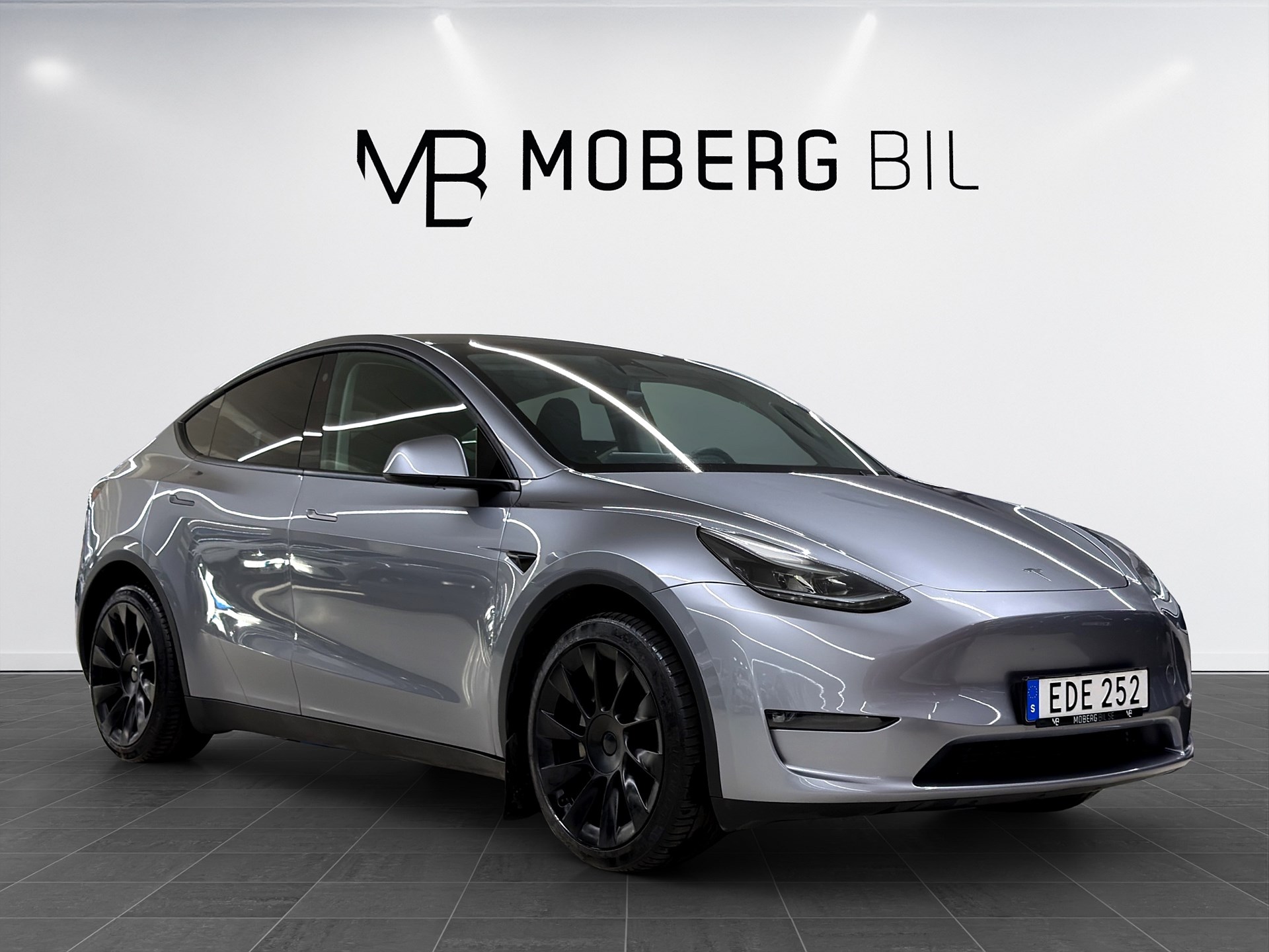 Tesla Model Y Long Range 514hk Pano Drag Läder B-Kamera AWD