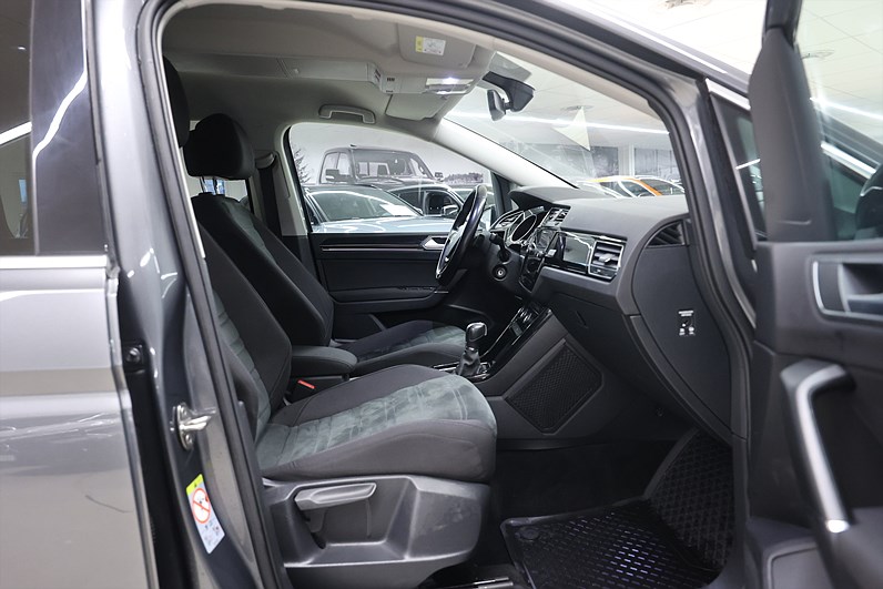 Volkswagen Touran 1.8 TSI 180hk *Hjulkampanj!* R-Line Drag