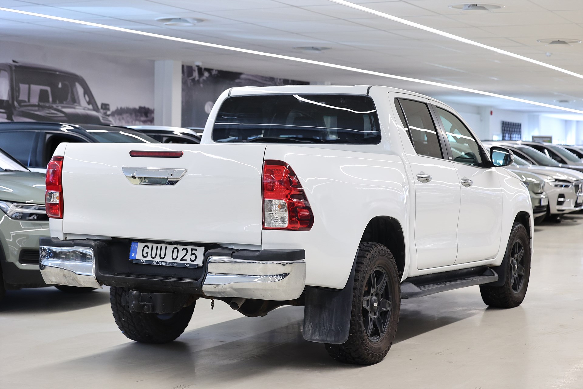 Toyota Hilux 2.4 AWD 150hk Drag B-kamera Värmare Skinn MOMS