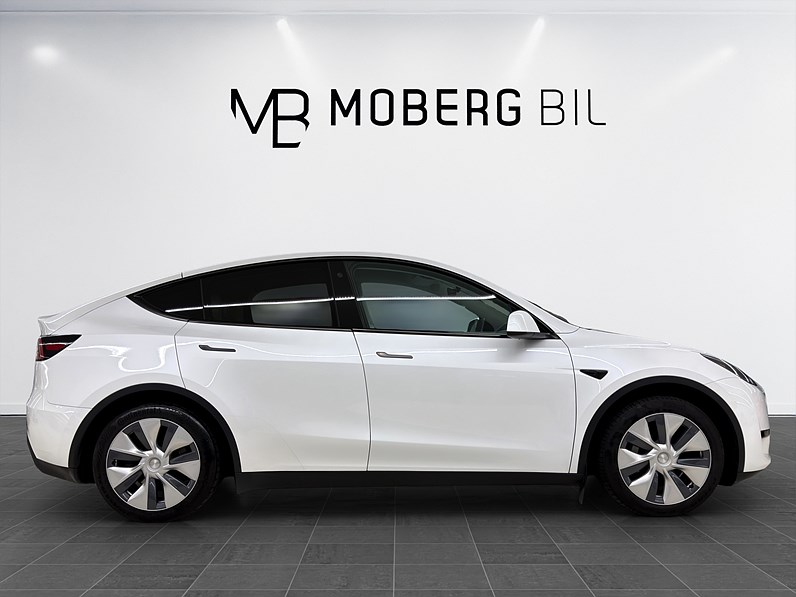 Tesla Model Y Standard Range 299hk Drag Pano Premium B-Kamera