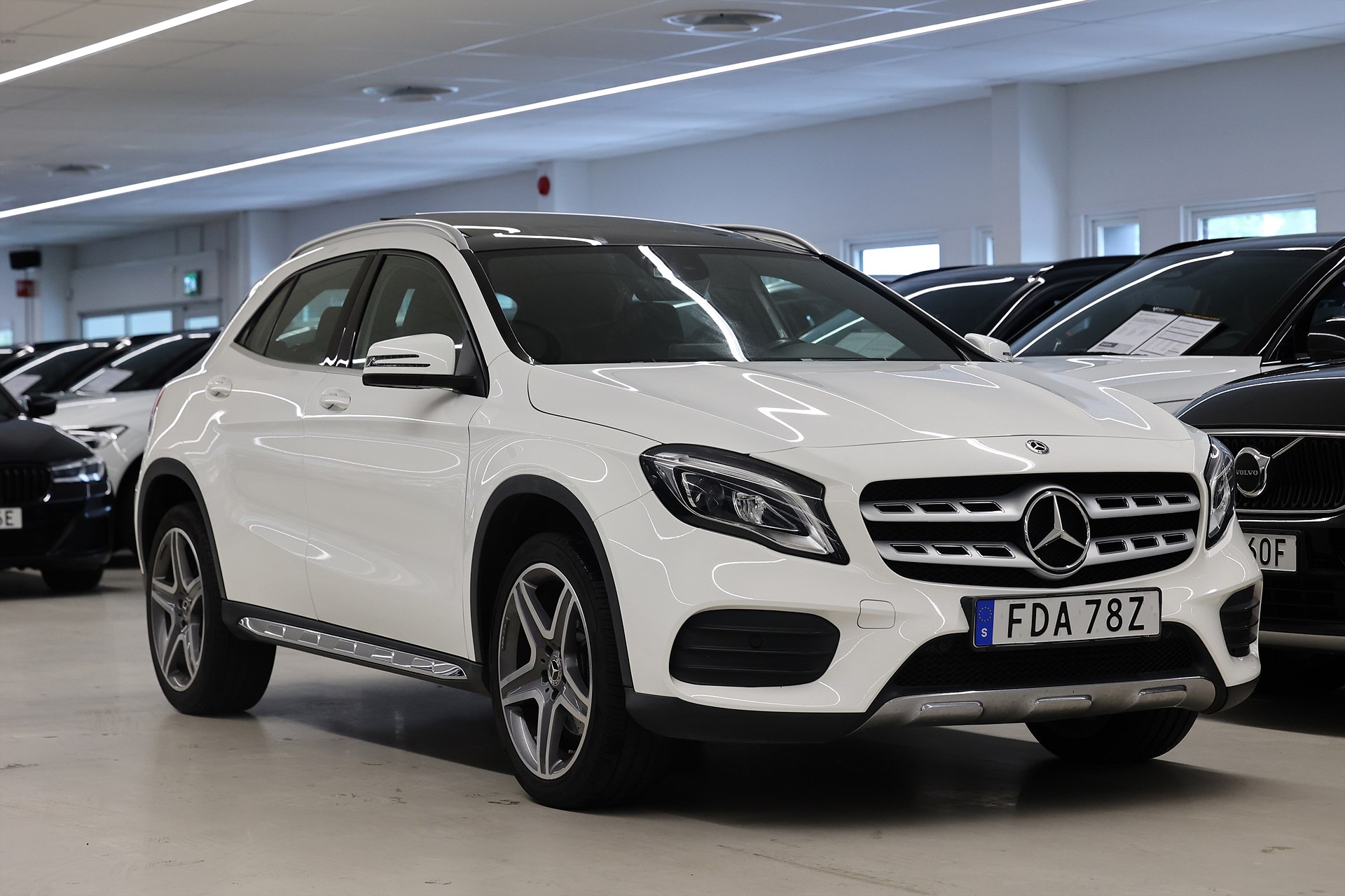 Mercedes-Benz GLA 250 4M AMG Line Pano B-kamera Navi