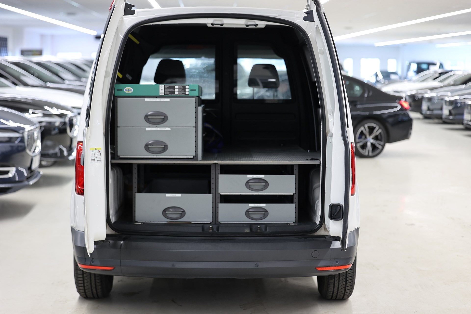 Volkswagen Caddy 2.0 TDI DSG Vst-inrett Värmare med fjärr Bluetooth MOMS