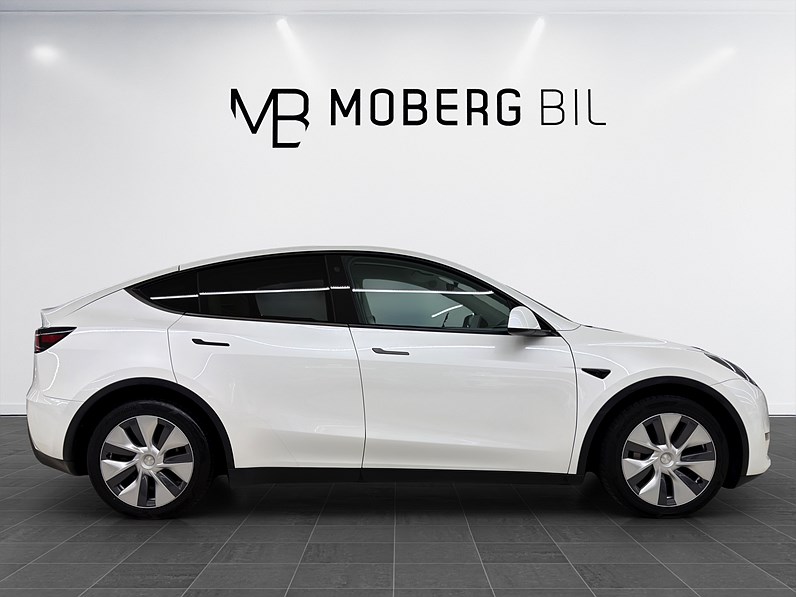 Tesla Model Y Long Range 514hk Pano Drag B-Kamera Läder MOMS
