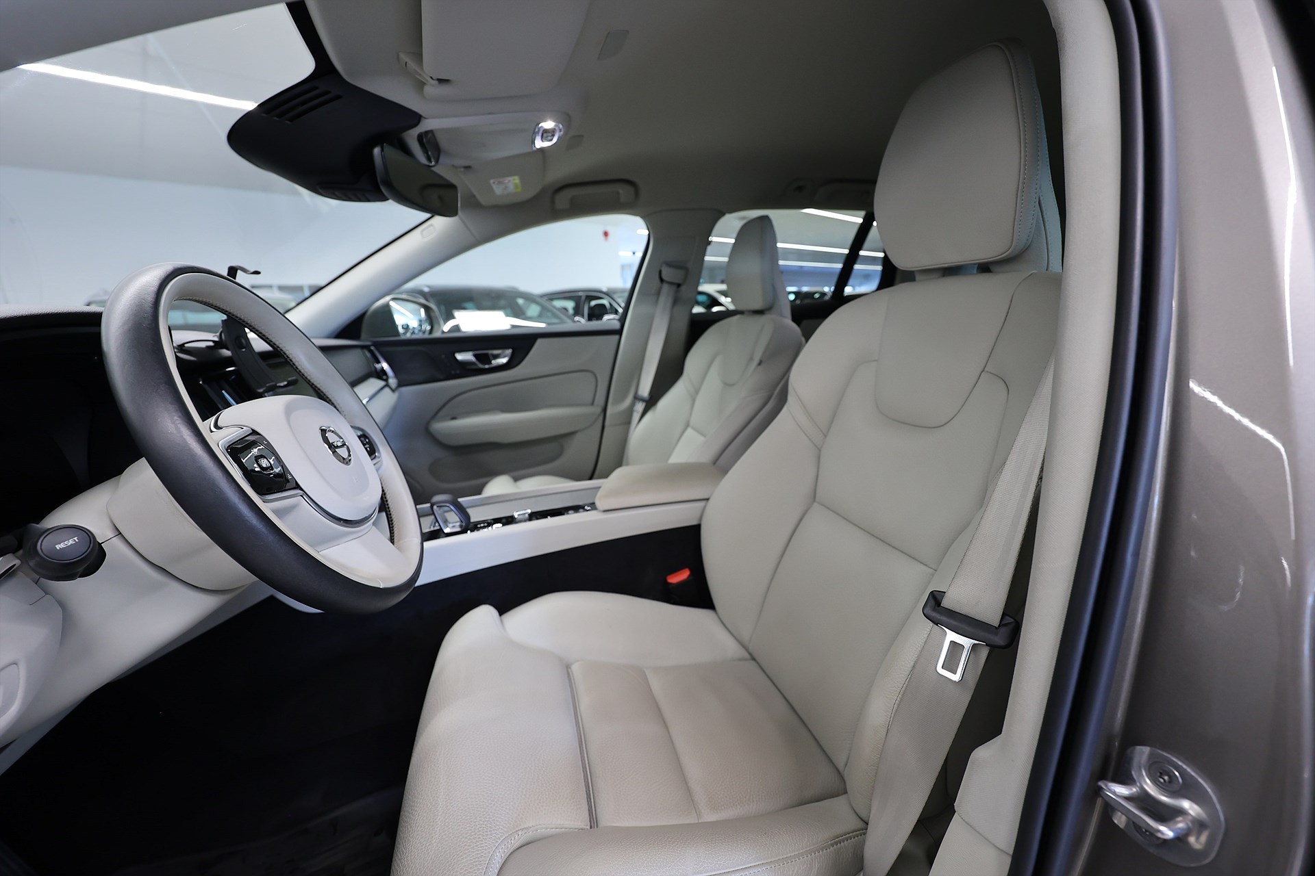 Volvo V60 Cross Country B4 Momentum H/K B-Kamera Skinn Keyless