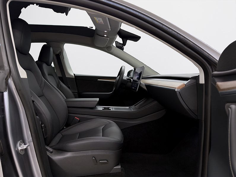 Tesla Model Y Long Range 514hk Pano Drag Läder B-Kamera AWD