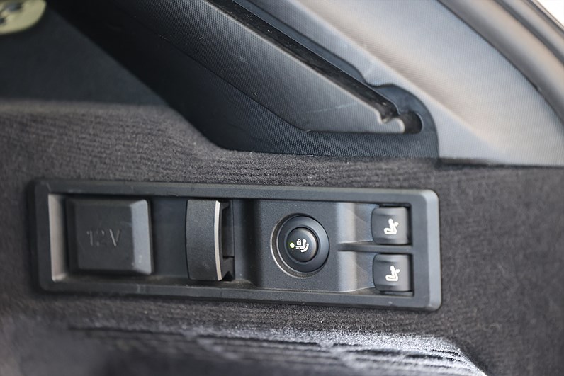 BMW 330e xDrive Touring M Sport Individual Shadow Line Drag Carplay