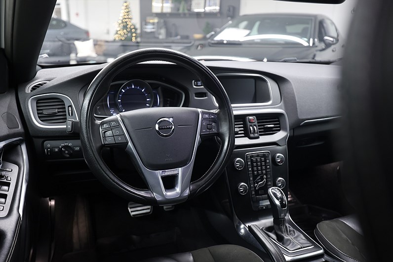 Volvo V40 D2 120hk R-Design PDC LED Farth Bluetooth
