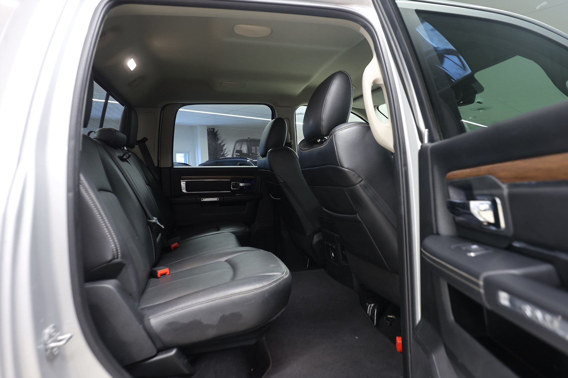 RAM 1500 Crew Cab 5.7 V8 4x4 Laramie Ram Box MOMS