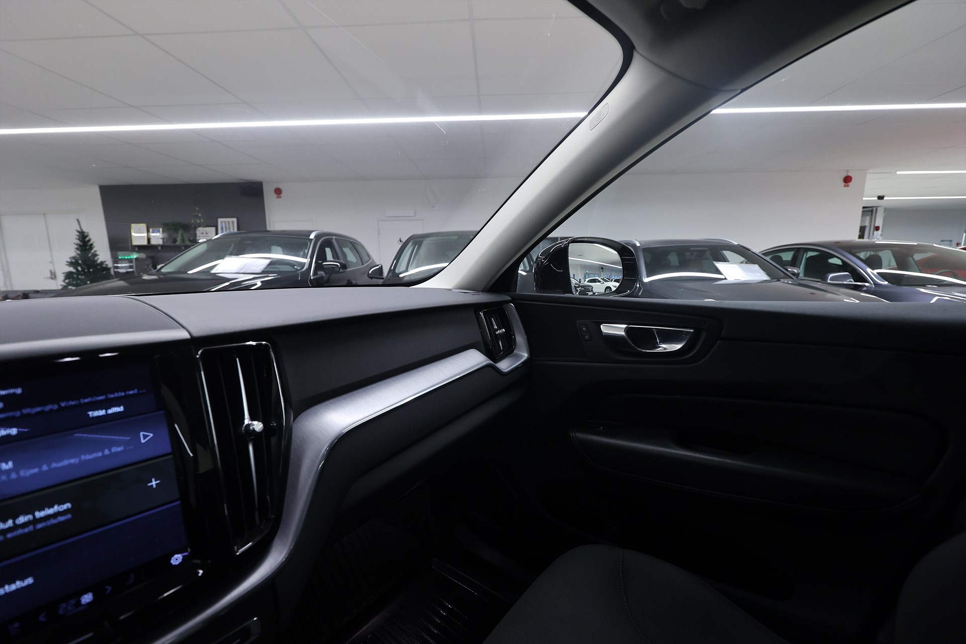 Volvo XC60 Recharge T6 AWD 340hk Momentum Pano Drag