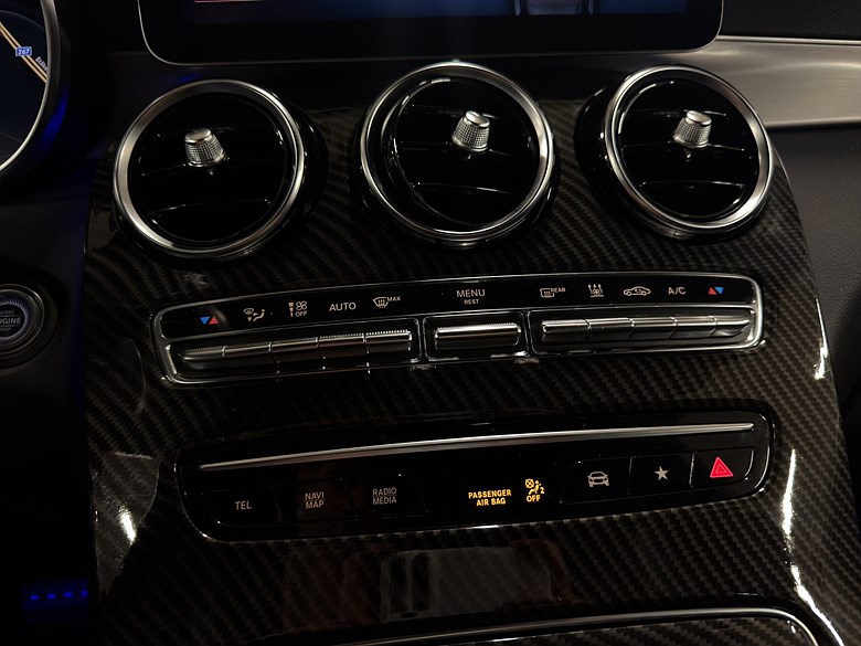 Mercedes-Benz GLC 300 de 4MATIC AMG Night Drag 2022, grå – bild 16 av 25, begagnad hos Niber i Järfälla