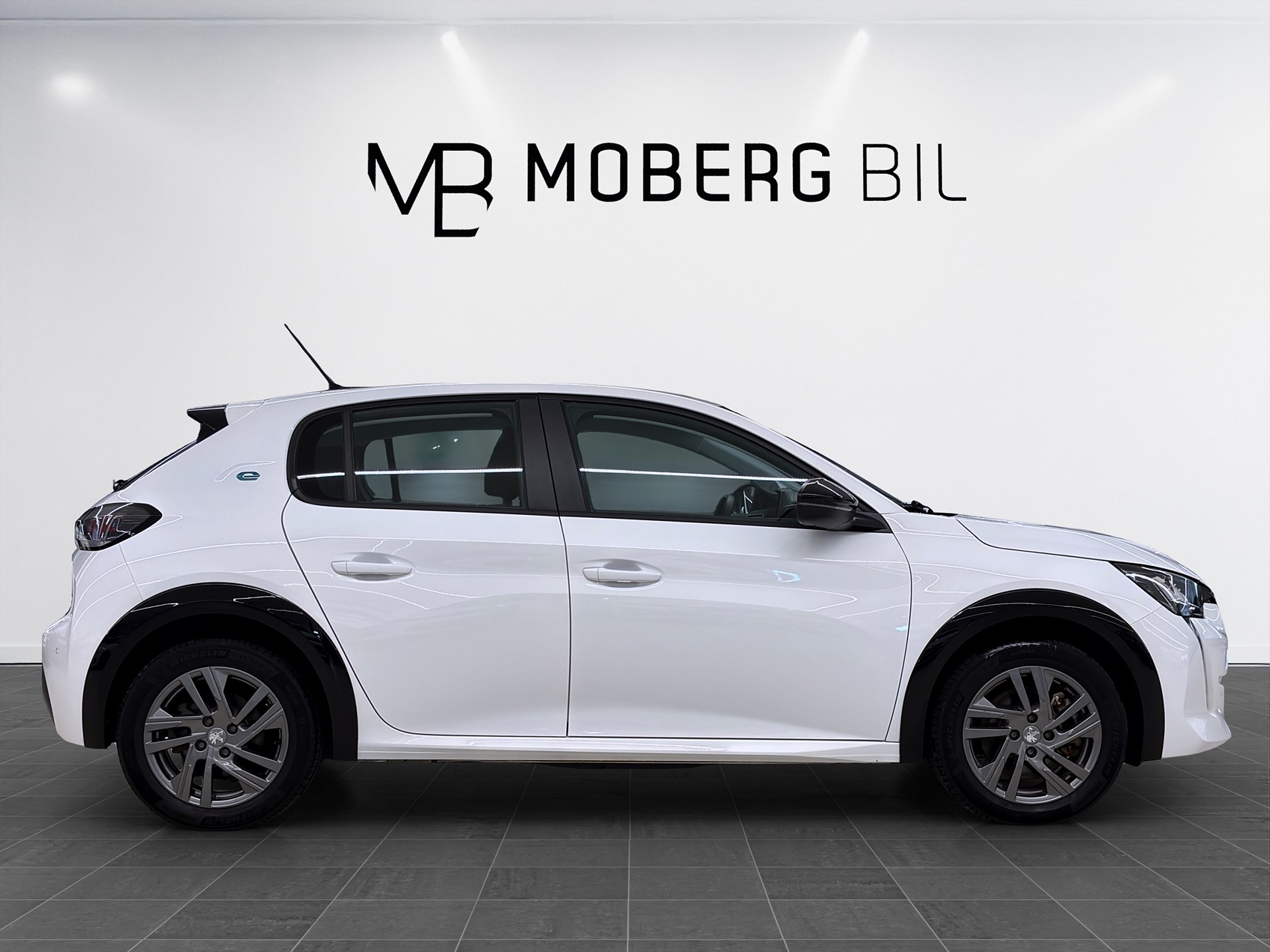 136hk B-Kamera CarPlay MOMS