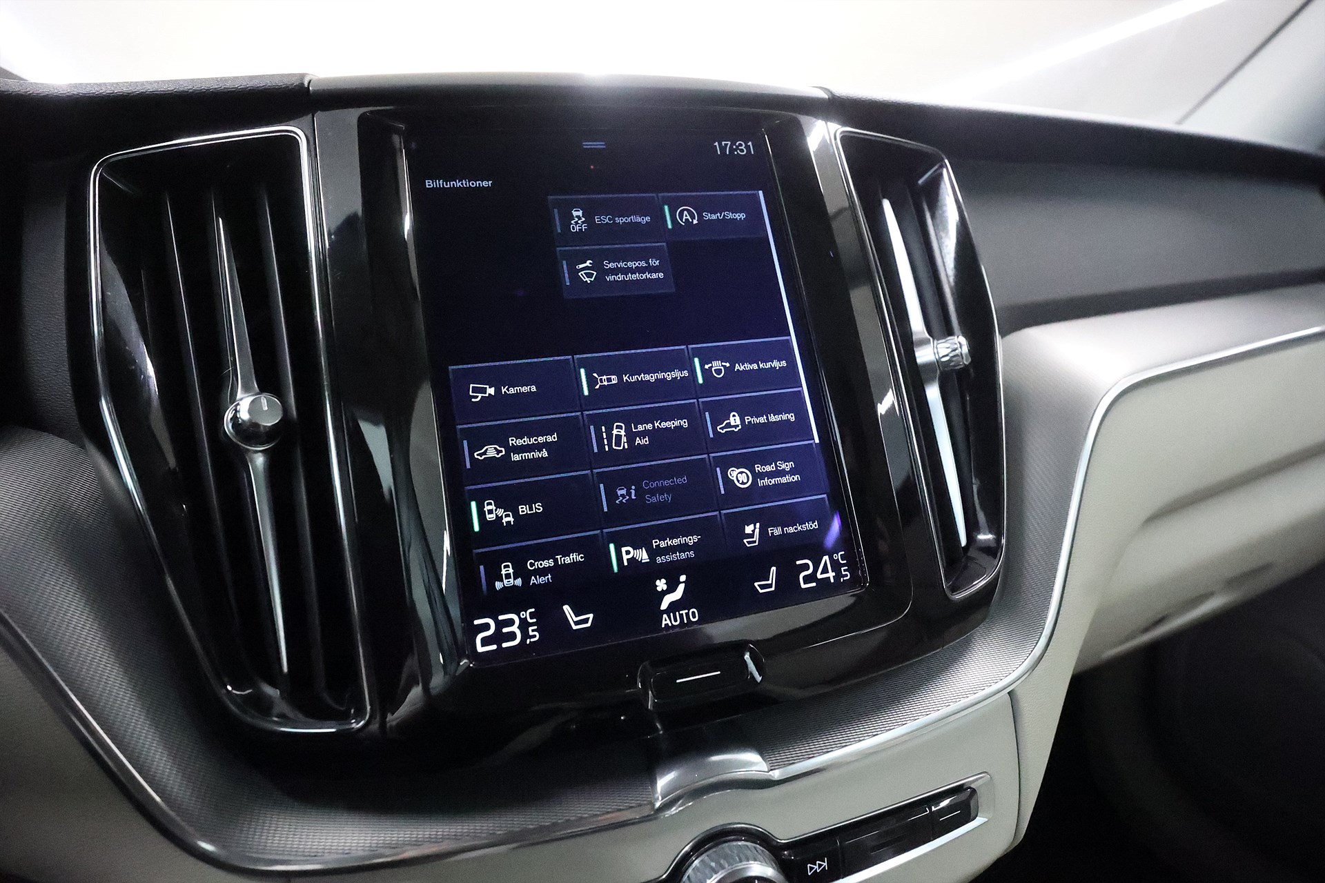 Volvo XC60 D4 AWD 190hk Inscription 360 Drag Värmare Navi