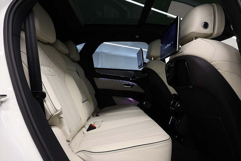 Bentley Bentayga Hybrid Blackline Naim Mulliner Pano