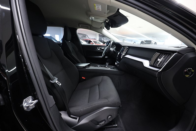 Volvo V60 B4 Cross Country 197hk *Hjulkampanj!* Momentum H/K