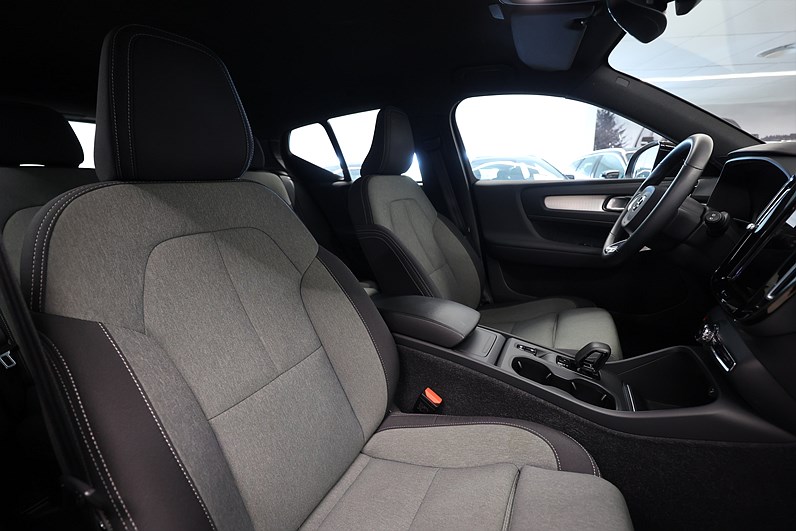 Volvo XC40 B4 AWD 197hk Core B-Kamera Keyless MOMS