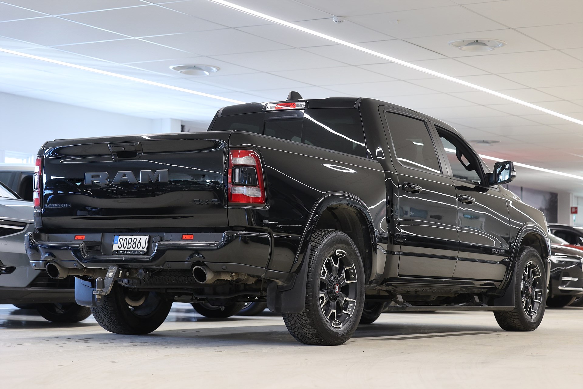 Dodge Ram 1500 Crew Cab 5.7 V8 HEMI 4x4 395hk Laramie LVL 2