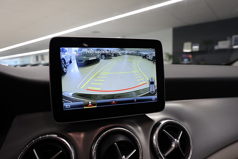 Mercedes-Benz CLA 250 4MATIC 211hk B-kamera H/K Pano Keyless