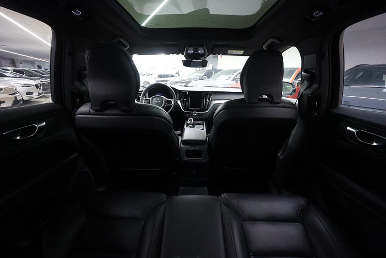 Volvo XC60 Recharge T8 AWD 456hk Ultimate Black Edt H/K 360 HUD Massage