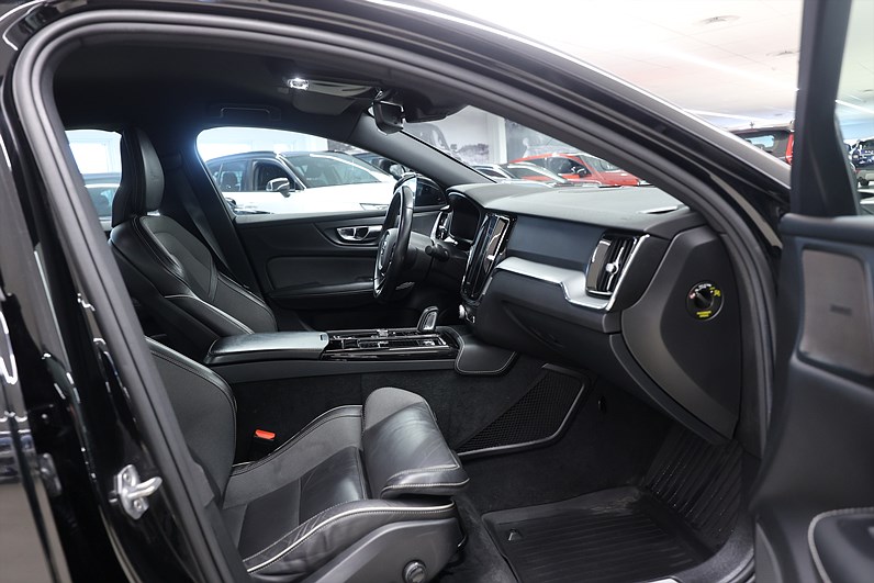 Volvo S60 T8 AWD 392hk *Kampanj!* R-Design HUD H/K 360
