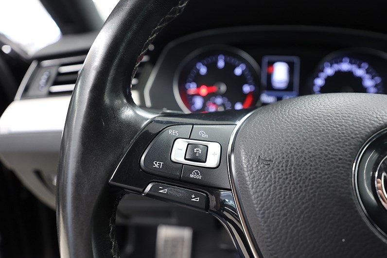 Volkswagen Passat Alltrack 2.0 TDI 4M B-kamera Värmare Carplay