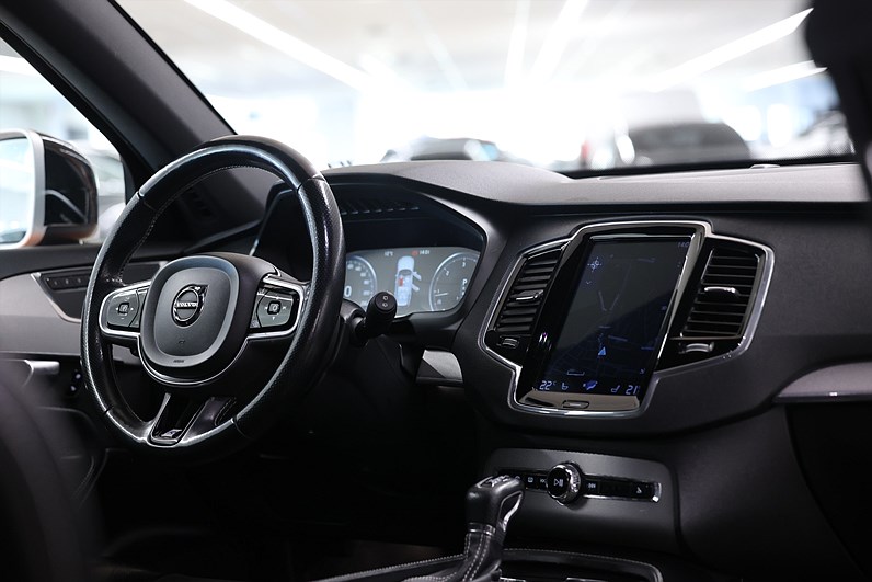 Volvo XC90 D5 AWD 235hk *Hjulkampanj!* R-Design Luft 7-Sits Drag